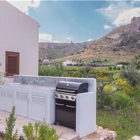 4 bedroom villa with infinity pool, Alcamo, sleeps 6-8